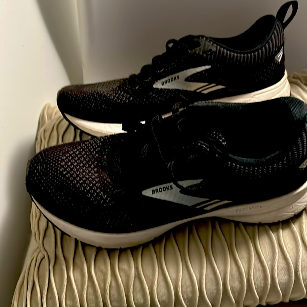 Black Brooks Athletic Shoes